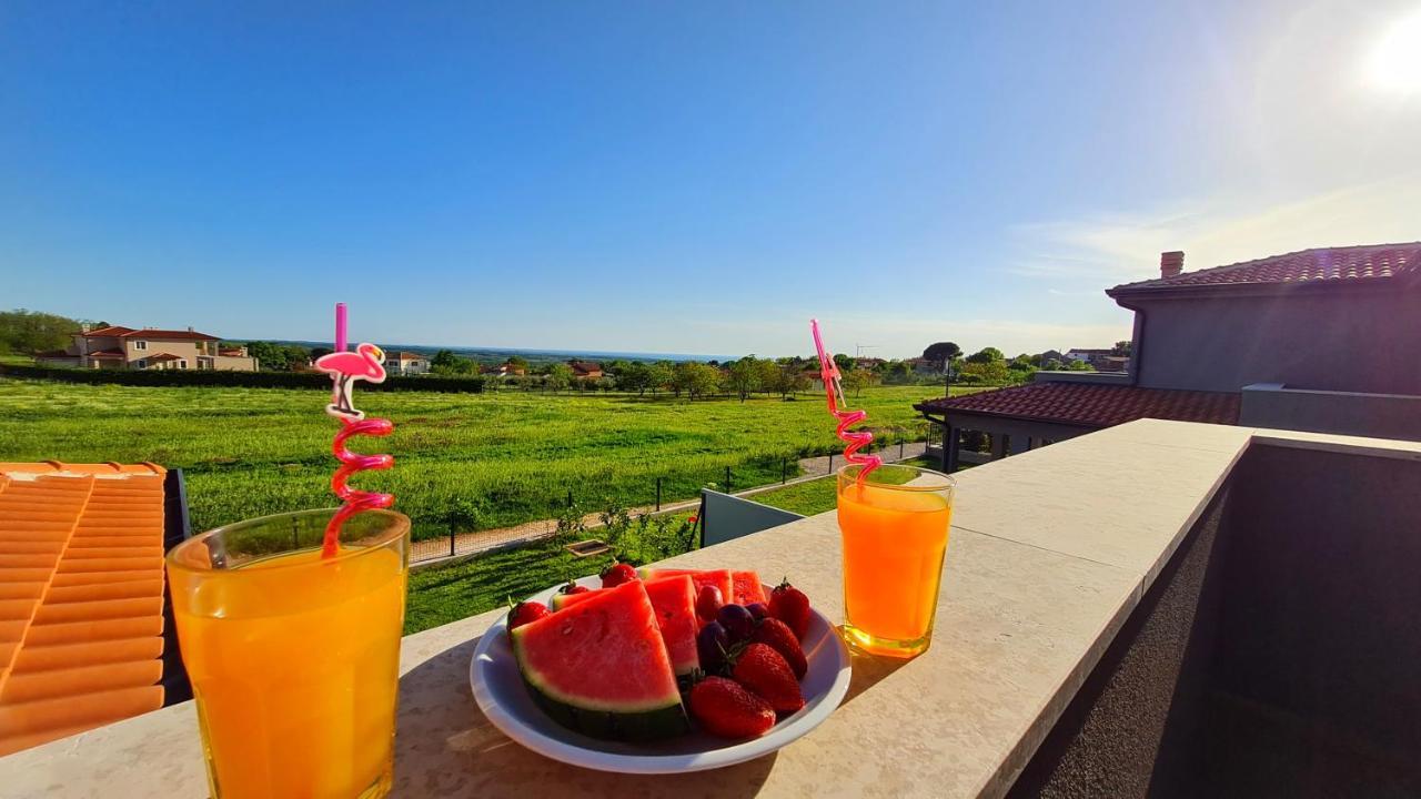 Villa Robert Kaštelir Buitenkant foto