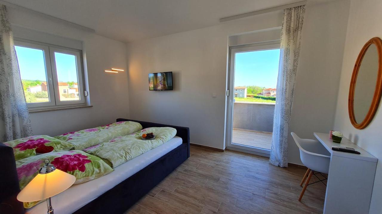 Villa Robert Kaštelir Buitenkant foto