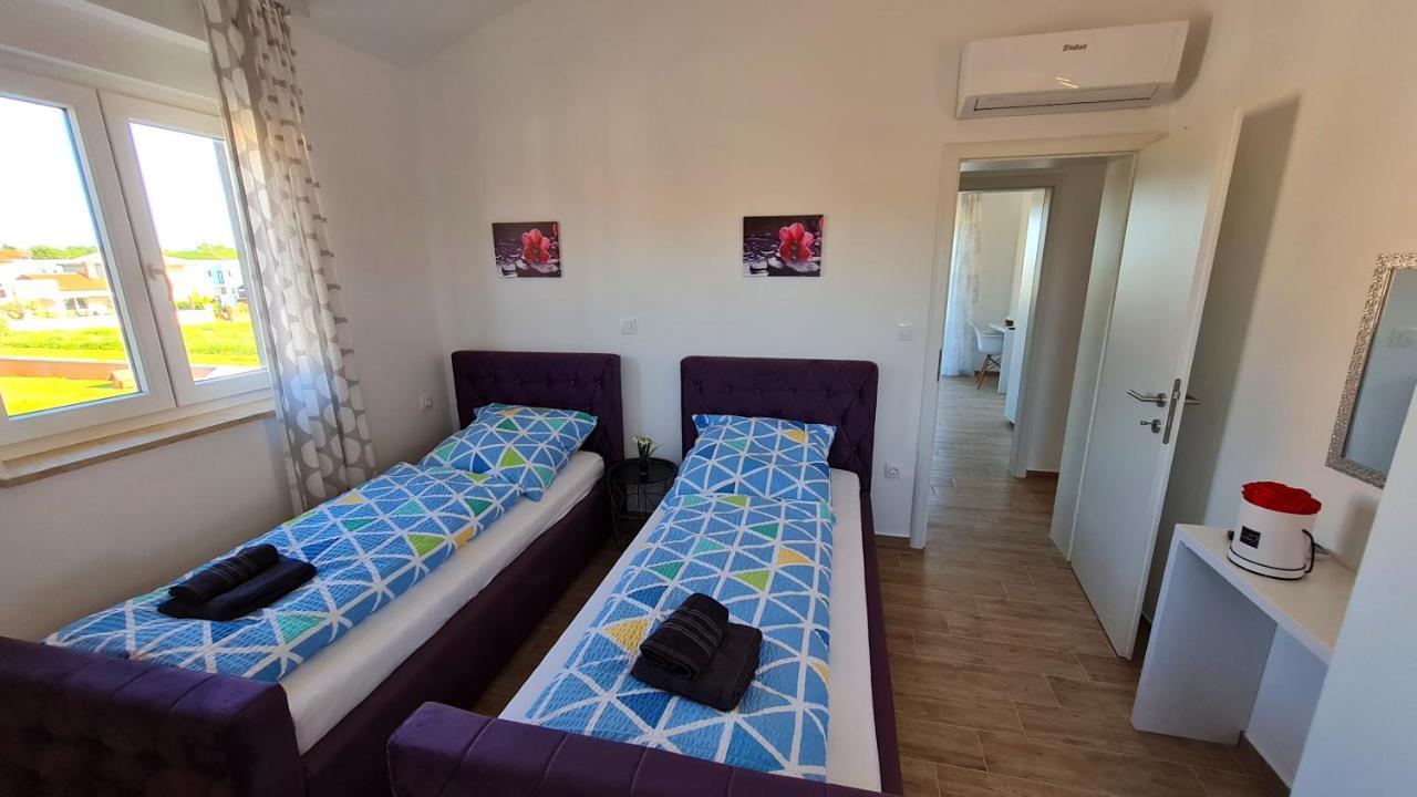 Villa Robert Kaštelir Buitenkant foto