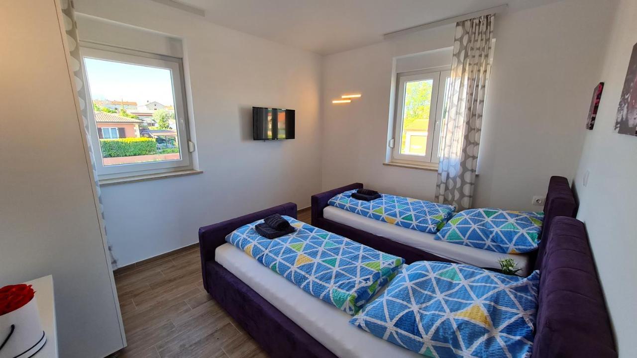 Villa Robert Kaštelir Buitenkant foto