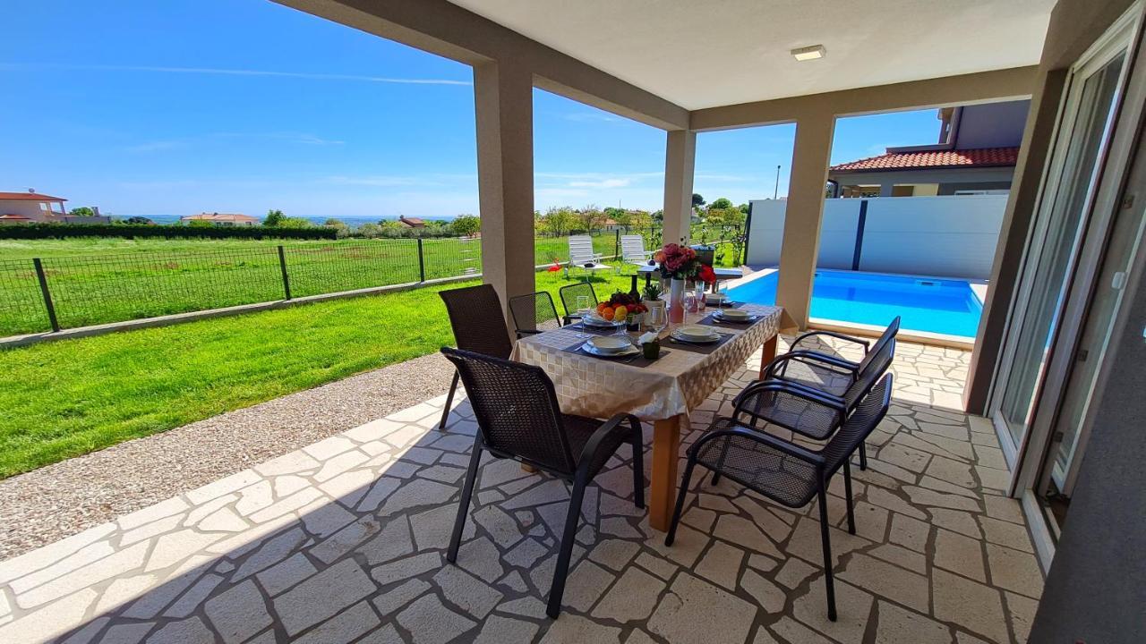 Villa Robert Kaštelir Buitenkant foto