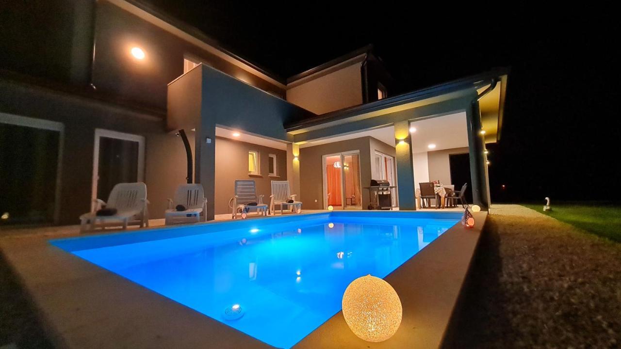 Villa Robert Kaštelir Buitenkant foto