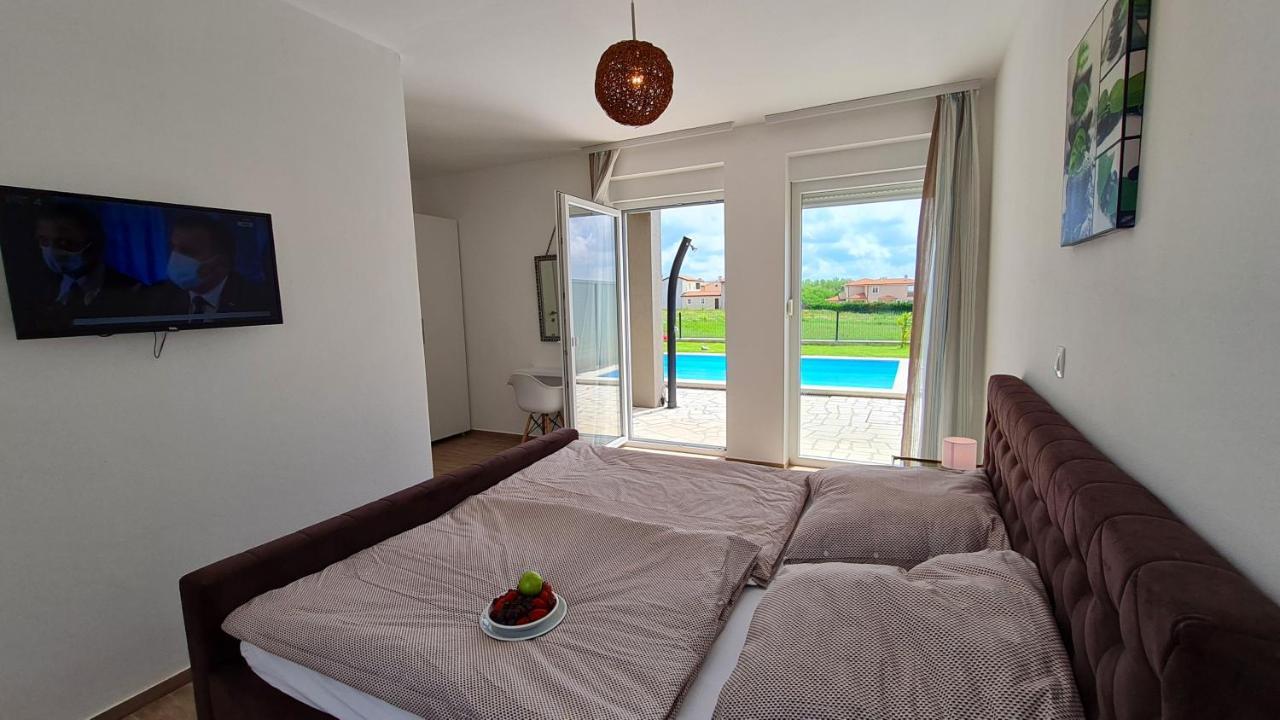 Villa Robert Kaštelir Buitenkant foto