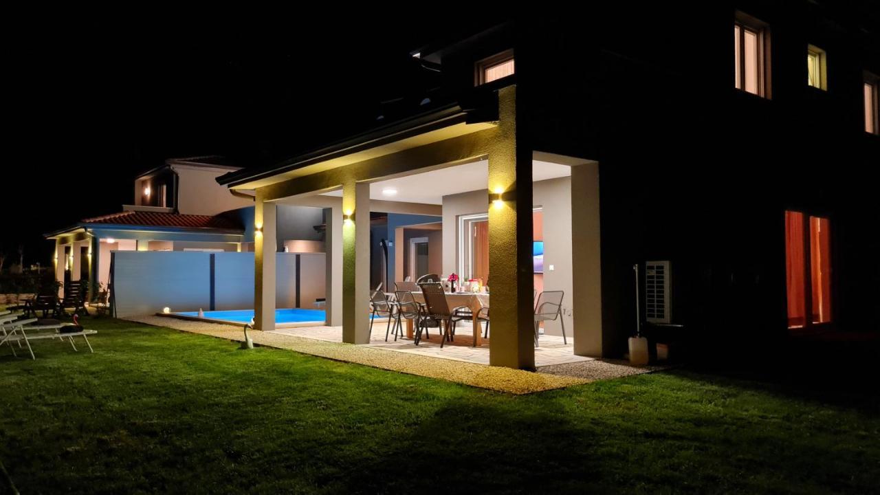 Villa Robert Kaštelir Buitenkant foto