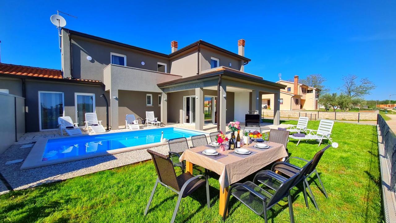 Villa Robert Kaštelir Buitenkant foto