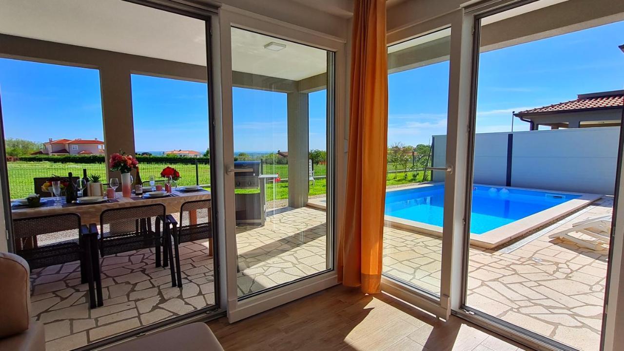 Villa Robert Kaštelir Buitenkant foto