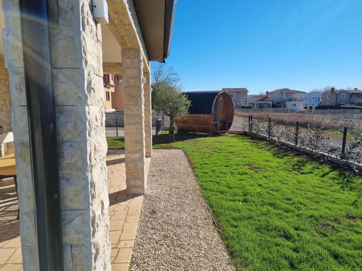 Villa Robert Kaštelir Buitenkant foto