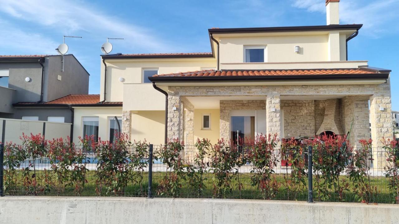Villa Robert Kaštelir Buitenkant foto